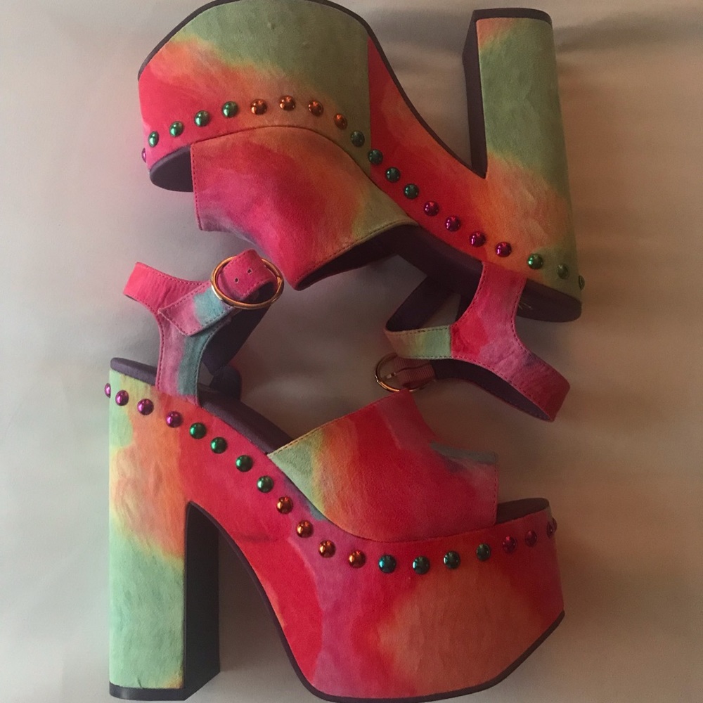 NWT YRU platform heels